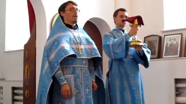 Литургия на Успение, вынос Чаши смотреть онлайн