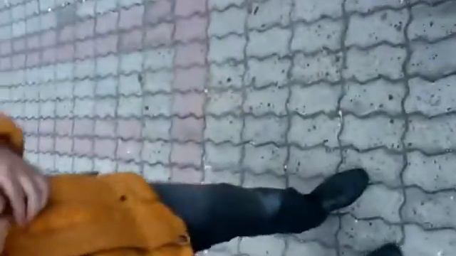 Вы не подскажете, где здесь можно... Выпить? смотреть онлайн