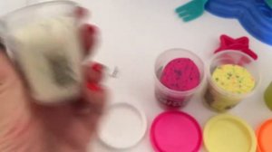 Видео для детей .Лепим тортик Плей До Play Doh набор Cake Party  стряпаем тортик из пластилина