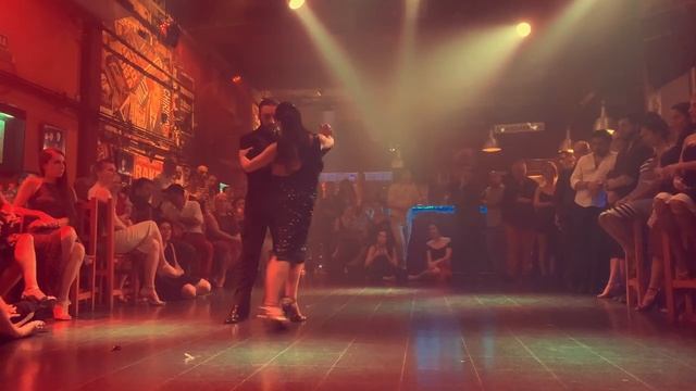 Jimena Hoeffner y Lautaro Peyrelongue - Rodolfo Biagi-El Recodo @ Milonga A La Parrilla смотреть онлайн
