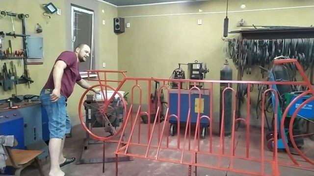 необычная стоянка для велосипедов смотреть онлайн