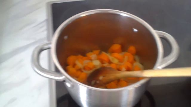 Spiced carrot soup with beans смотреть онлайн