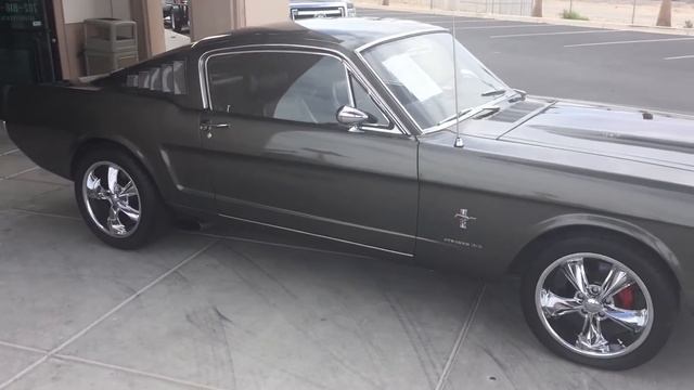 1965 Ford Mustang fastback restomod. смотреть онлайн