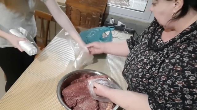 ЧТО ПРИВЕЗЛИ ОТ СВЕКРОВИ//ЗАМАРИНОВАЛА РЫБУ//РАЗДЕЛАЛАСЬ С МЯСОМ смотреть онлайн