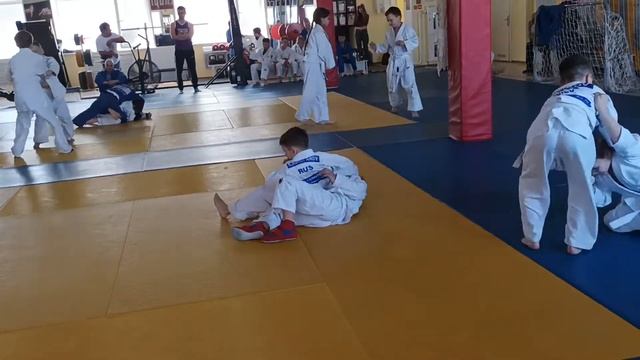 Кирилл встретил друга смотреть онлайн