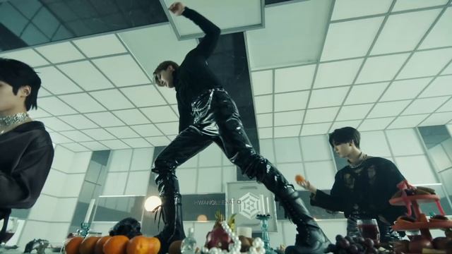 Stray Kids (스트레이 키즈) ''SUPER BOWL'' M/V смотреть онлайн