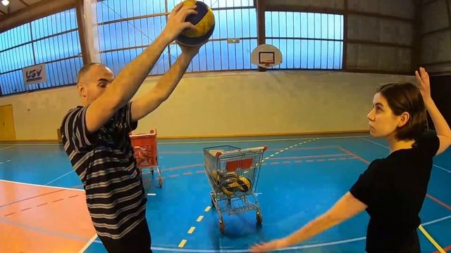 I taught her how to SERVE in 55 MINUTES [Volleyball STANDING FLOAT SERVE] смотреть онлайн