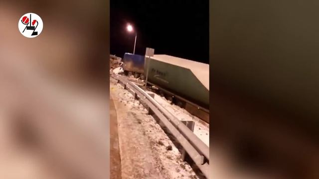 4 грузовика замолотились на голом льду смотреть онлайн