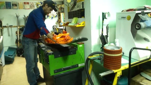 Профессиональное смазывание ГОРНЫХ ЛЫЖ смотреть онлайн