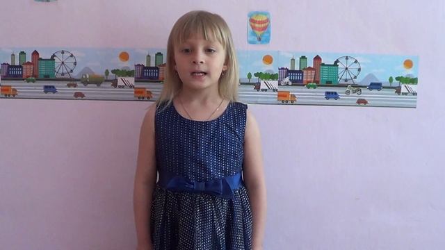 Полина читает стишок "Котята" С.Михалкова смотреть онлайн