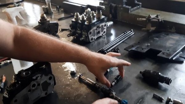 Логика работы распределителя terex терекс , с нш насосом и отсечкой одной секции