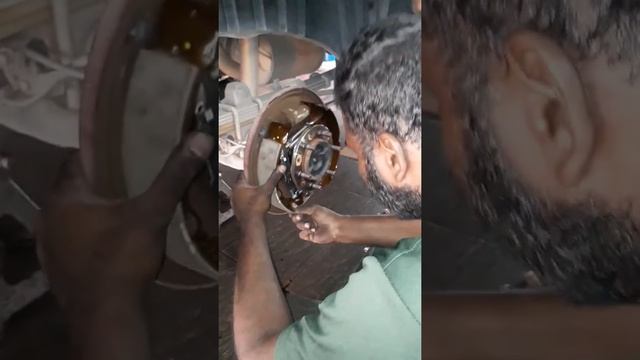 Toyota hilux 3.00 change rear brake pads.. смотреть онлайн