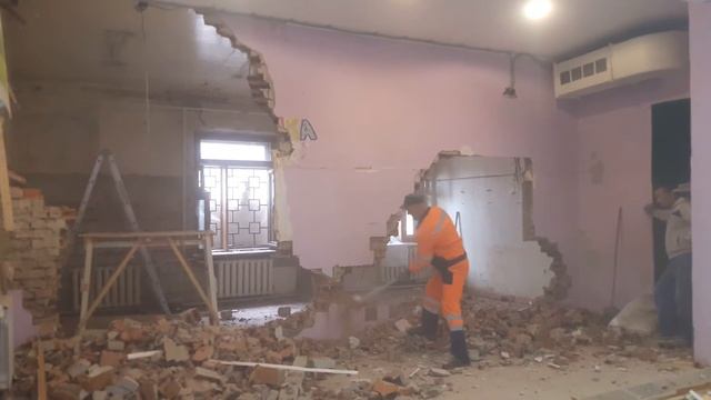 Быстрый демонтаж стены