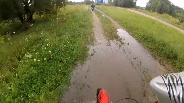 Покатушки на ПитБайках: мотороллер Хонда, не сдаётся ПитБайкам! смотреть онлайн