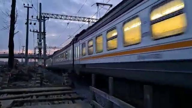 Электропоезд ЭД4М-0475 сообщением Кресты - Москва (Киевский вокзал) смотреть онлайн