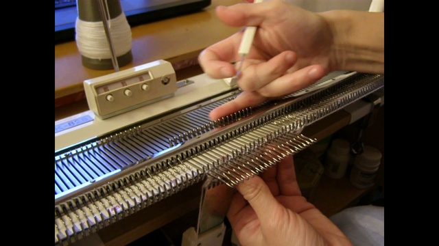 Волан на вязальной машине смотреть онлайн