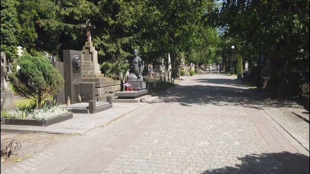 Львов сегодня 22 мая. Лычаковское кладбище. Обзор.ч.1. Личакiвський цвинтар. #львовсегодня #lviv смотреть онлайн