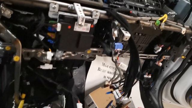 Защита от угона Kia Carnival Пример разбора салона для скрытной установки смотреть онлайн