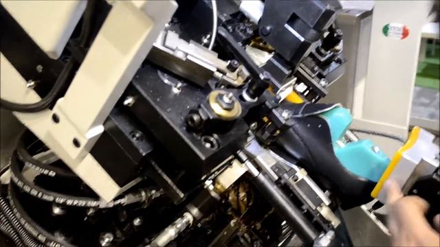 Машина затяжки носочно пучковой части ЗНК DLS D687MA смотреть онлайн