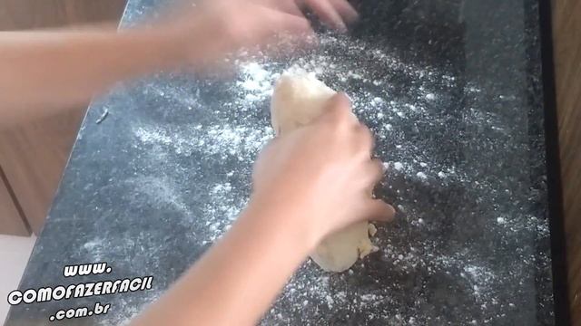 COMO FAZER ROSCA OU TRANÇA DOCE COM COCO E LEITE CONDENSADO #ComoFazerFacil смотреть онлайн