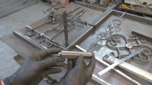 Красивая калитка с элементами ковки. Своими руками.