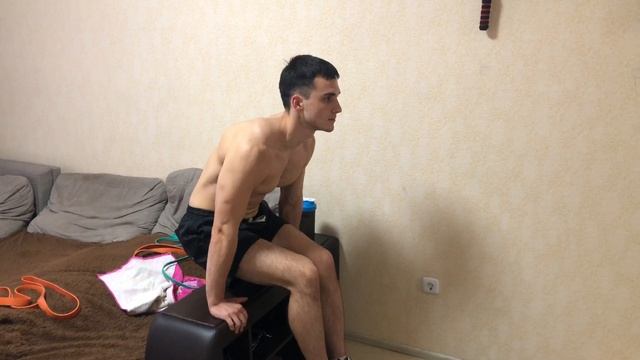 Уголок стоя на руках смотреть онлайн