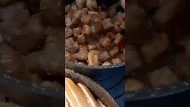 Гуляш из свинины и салат на обед   #италия #еда #простобыстро #готовимвкусно #гуляшизсвинины