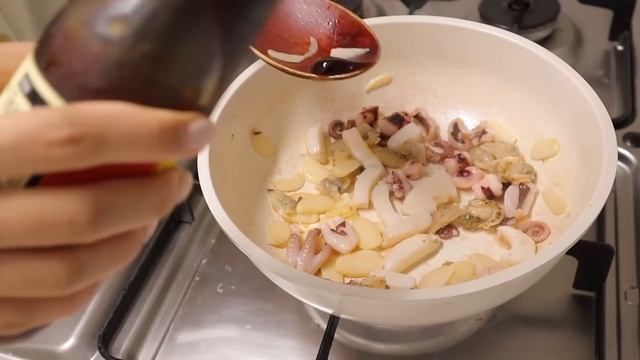 SUB)?혼자서도 잘 먹는게 중요한 -10kg 유지어터의 식단 요리브이로그 | 베이글샌드위치, 통밀핫도그, 삼색소보로덮밥, 나폴리탄파스타, 돈까스김밥, 해물볶음밥, 밤호박 смотреть онлайн