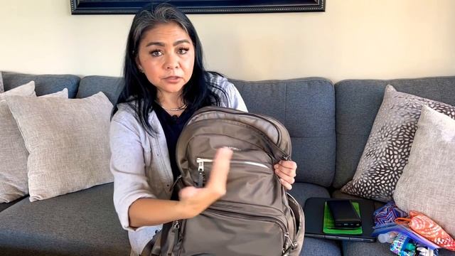 The BEST TRAVEL BACKPACK! TUMI Carson Backpack. Plus my TRAVEL ESSENTIALS for SMOOTH TRAVELS. смотреть онлайн