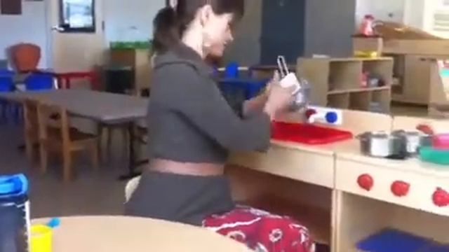 Teaching action words - present progressive смотреть онлайн