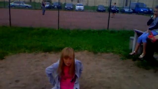 Копия видео Девочка любет качятся на качелях смотреть онлайн