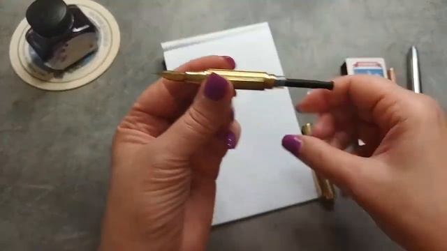 Moonman Brass - обзор укороченной перьевой ручки из латуни. Производство Китай. смотреть онлайн