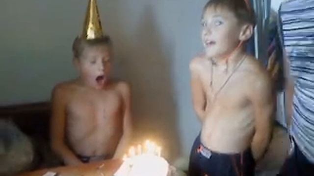 задувают свечи 2.MP4 смотреть онлайн