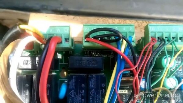 Video 3. Adaptación de tarjeta ZBX6 CAME, Transformador y receptora genérica.