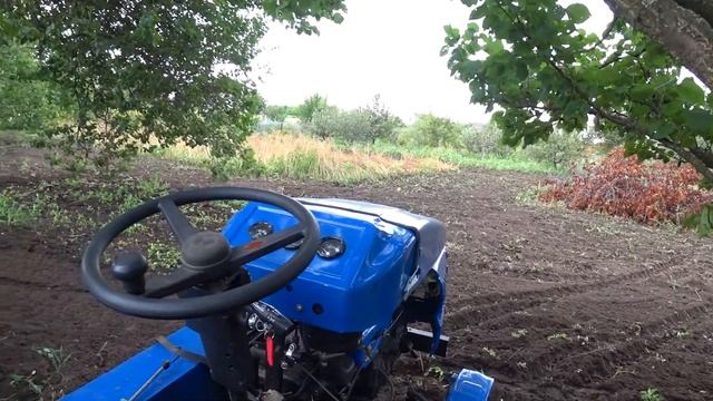 Мототрактор фрезеровка в саду.Потекло масло.Растянулась цепь. смотреть онлайн
