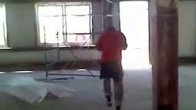 Строительная каска, краштест.3gp смотреть онлайн