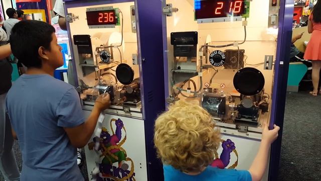 Hacking Chuck E Cheese смотреть онлайн