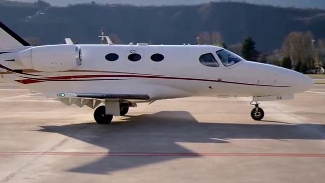 Cessna Citation 510 Mustang start up & taxi @ Bolzano airport смотреть онлайн