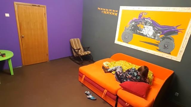 ИЗМЕНЯЮ ПАРНЮ С ЗАКРЫТОЙ ДВЕРЬЮ / ИЗМЕНА ПРАНК ПОШЕЛ НЕ ТАК *вот это реакция парня*