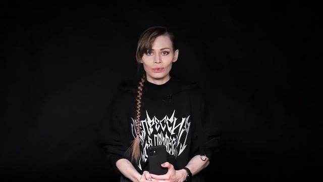 ГАДАЛКА УЧИТ УЛЫБАТЬСЯ СОСОЧКАМИ смотреть онлайн