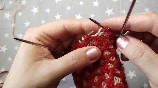 Необычный, двухцветный узор спицами для кругового вязания. смотреть онлайн