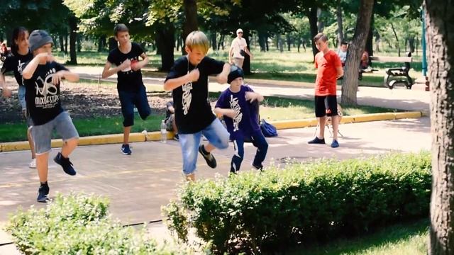 Я танцую брейкданс в дендропарке смотреть онлайн