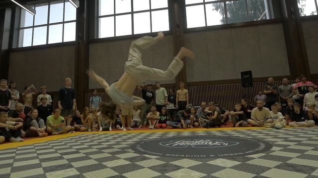 PAUK / AIRFLARE + REAL ONE HAND / КНИГА РЕКОРДОВ COMBOnation смотреть онлайн