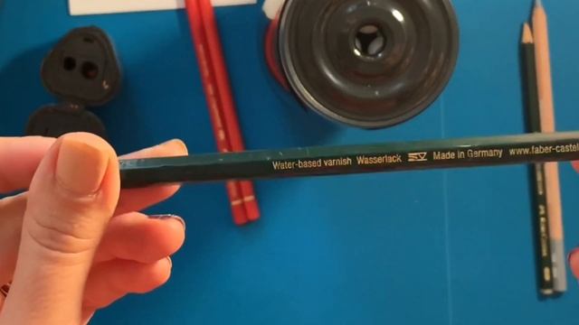 Review electric pencil sharpener. Обзор электрической точилки для карандашей. Examen taille crayon. смотреть онлайн
