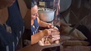 Сегодня чищу можош (свиные ножки). Готовимся к Новому году. Начинайте со мной!