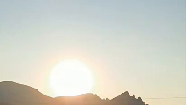 Восход солнца над Кара-Дагом. Феодосия. Крым. Sunrise over Kara-Dag. Feodosia. Crimea. смотреть онлайн