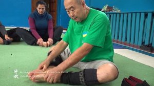 Массаж точки на ногах кишечник и муравьи Му Юйчунь