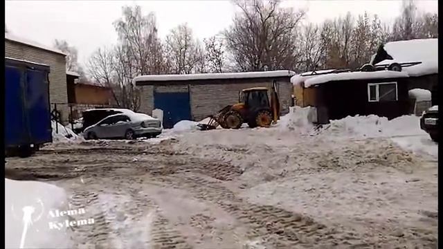 Трактор чистит снег или строит горку смотреть онлайн
