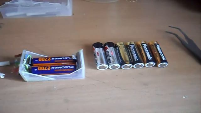 Зарядник из хлама для аккумуляторных батарей AAA, AA смотреть онлайн