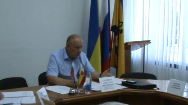 Собаки в центре Шахт нападают на детей! смотреть онлайн